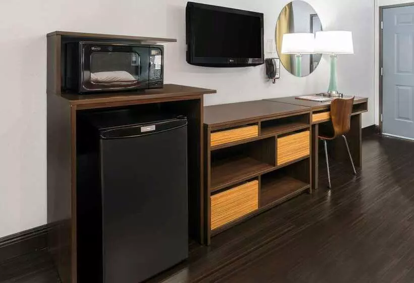 Отель Super 8 By Wyndham Austin University/downtown Area