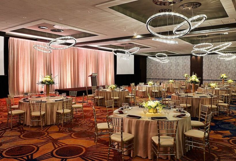 هتل The Westin Cleveland Downtown