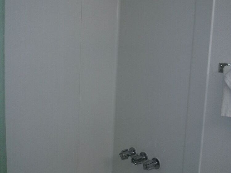 هتل Val U Stay Inn And Suites