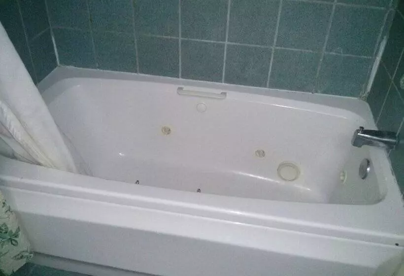 فندق Val U Stay Inn And Suites