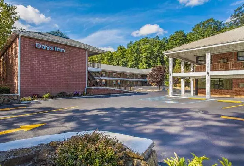 مُتل Days Inn By Wyndham Elmsford