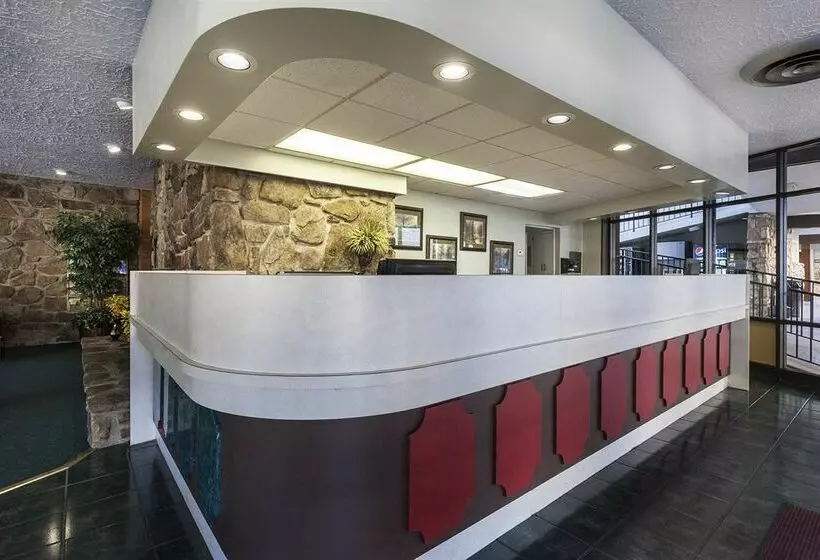 منتجع Four Seasons Motor Lodge