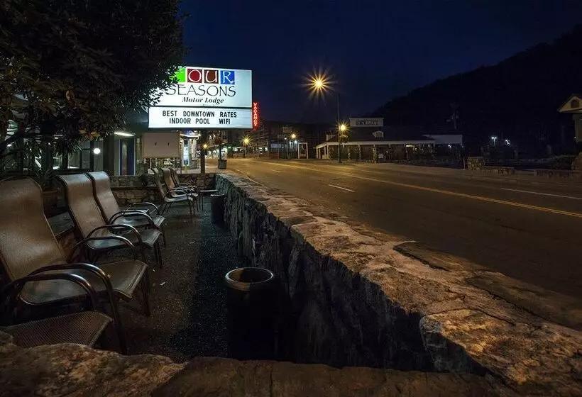 منتجع Four Seasons Motor Lodge