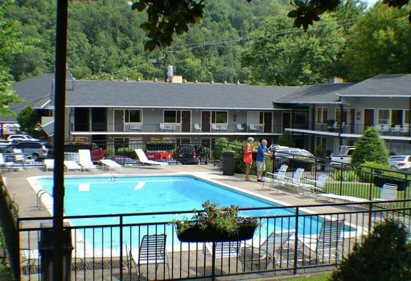 منتجع Four Seasons Motor Lodge