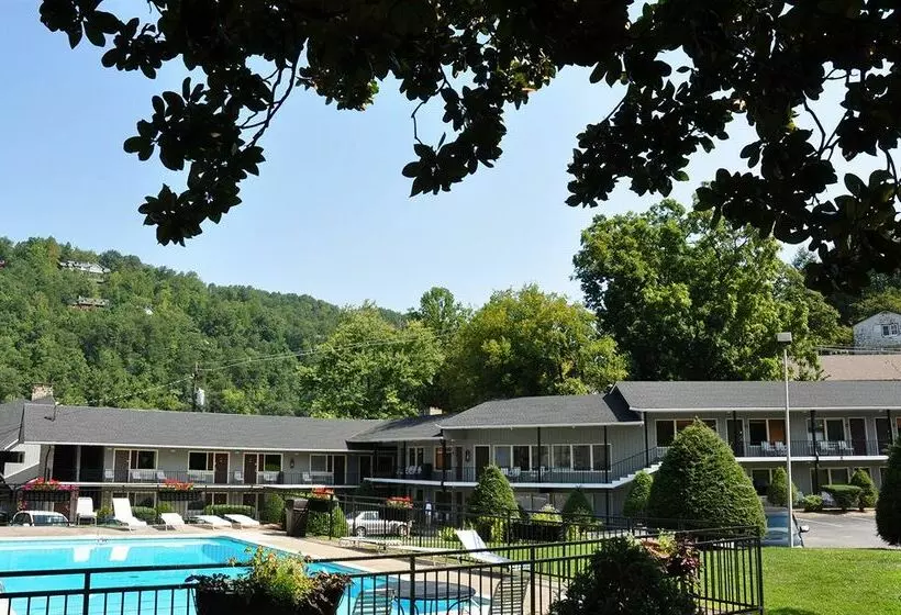 منتجع Four Seasons Motor Lodge