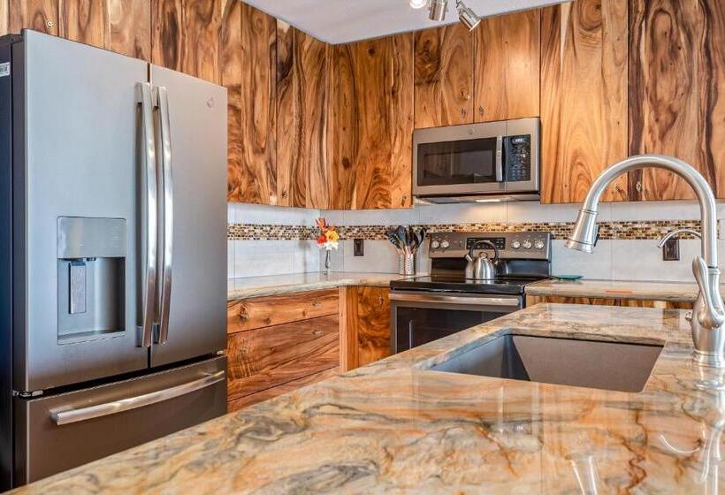 منتجع The Sea Village #1302