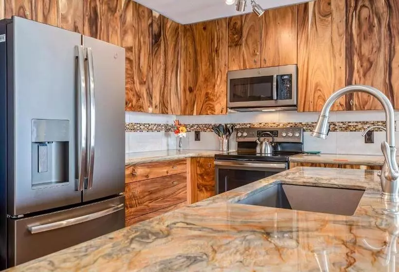 渡假胜地  The Sea Village #1302