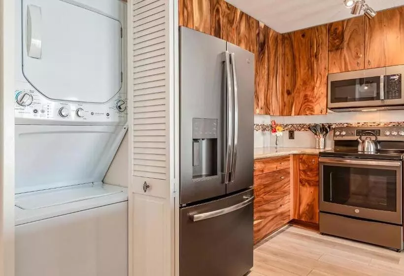 渡假胜地  The Sea Village #1302