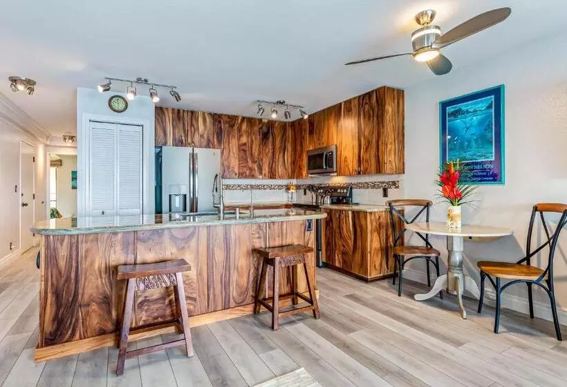 渡假胜地  The Sea Village #1302