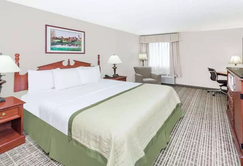 Hotel Baymont By Wyndham Elkhart