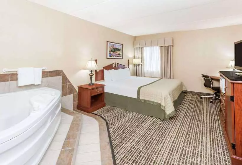 Hotel Baymont By Wyndham Elkhart