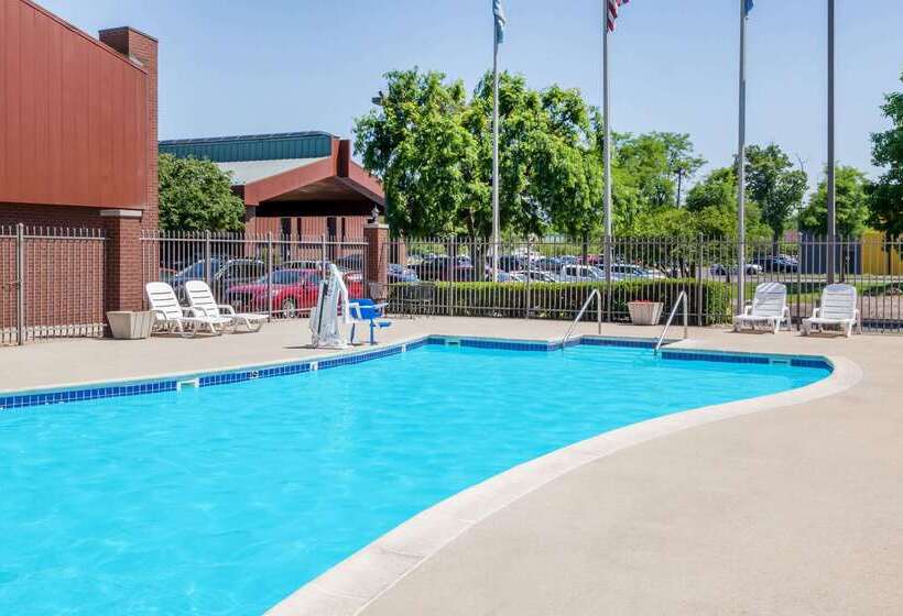 فندق Baymont By Wyndham Elkhart