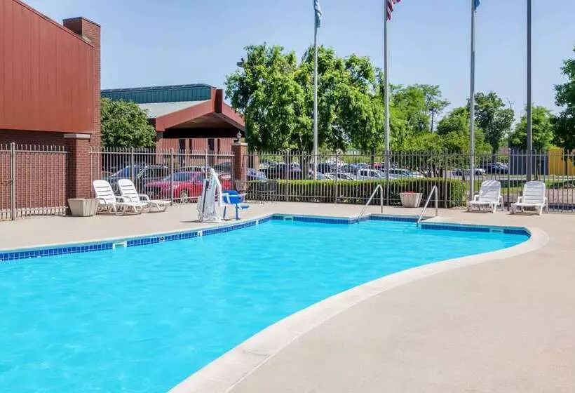 Hotel Baymont By Wyndham Elkhart