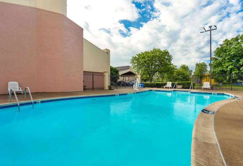 فندق Baymont By Wyndham Elkhart