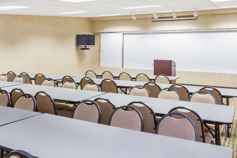 Otel Baymont By Wyndham Elkhart