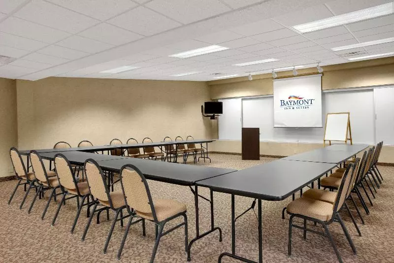 Hotel Baymont By Wyndham Elkhart