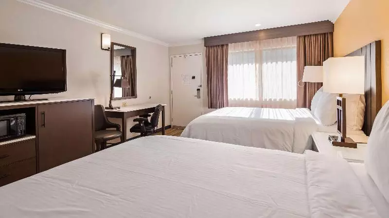 فندق Best Western Plus Orange County Airport North