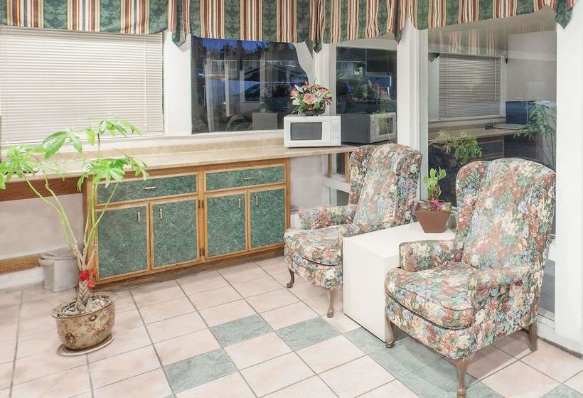 هتل Days Inn By Wyndham Fresno Central