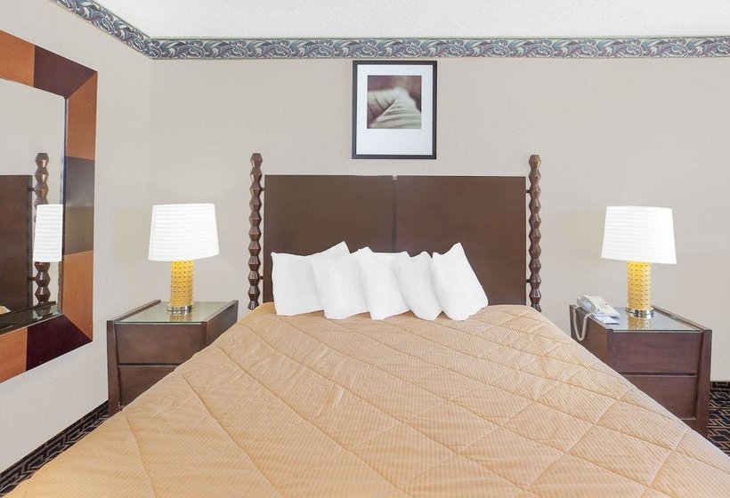 هتل Days Inn By Wyndham Fresno Central