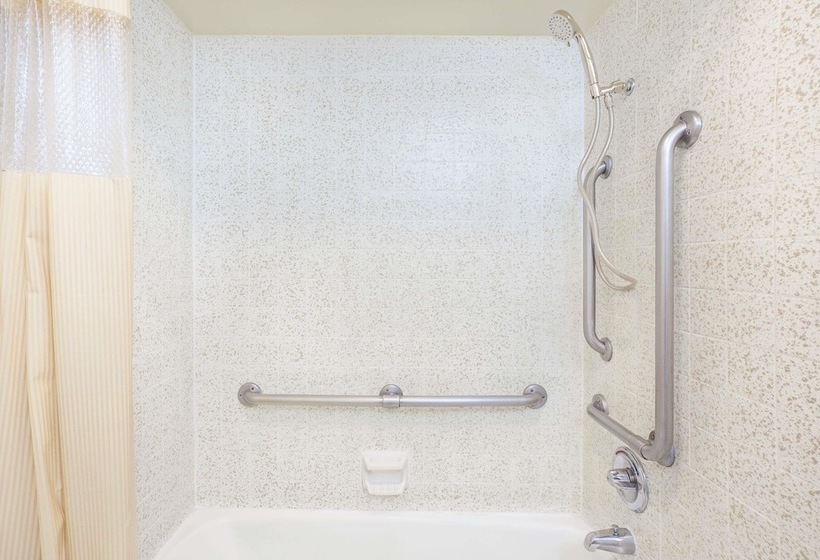 هتل Days Inn By Wyndham Fresno Central