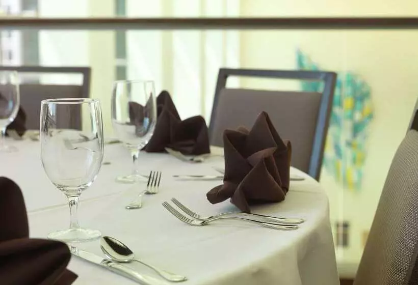 Hotel Doubletree By Hilton  Cedar Rapids Convention Complex