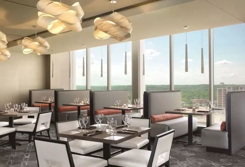 Hotel Doubletree By Hilton  Cedar Rapids Convention Complex