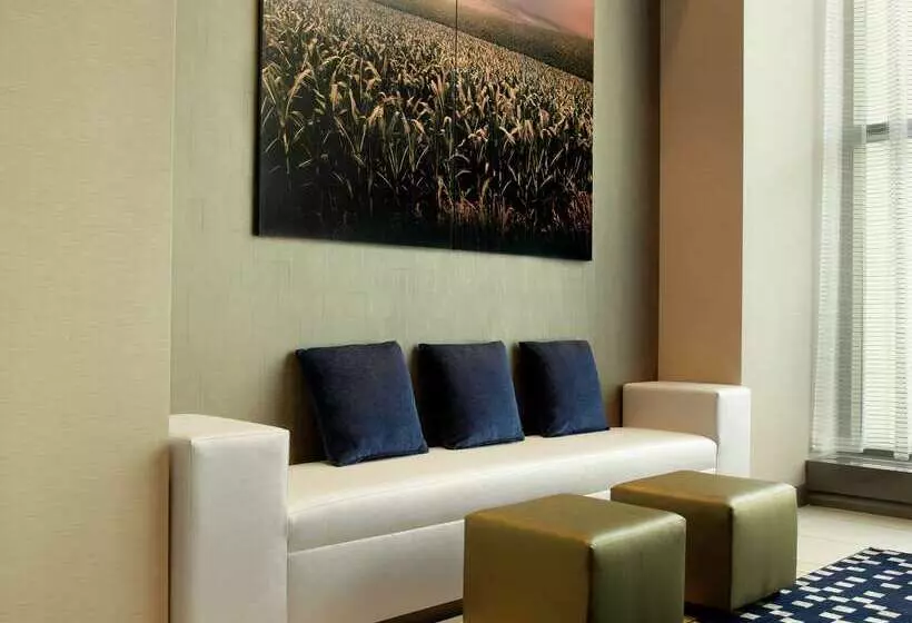 Hotel Doubletree By Hilton  Cedar Rapids Convention Complex