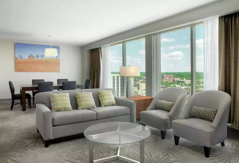 Hotel Doubletree By Hilton  Cedar Rapids Convention Complex