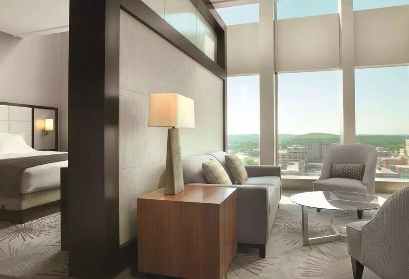 Hotel Doubletree By Hilton  Cedar Rapids Convention Complex