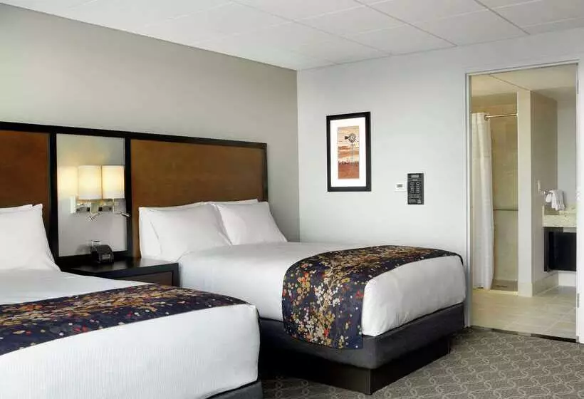 Hotel Doubletree By Hilton  Cedar Rapids Convention Complex