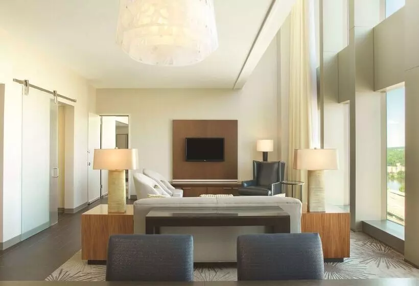 Hotel Doubletree By Hilton  Cedar Rapids Convention Complex