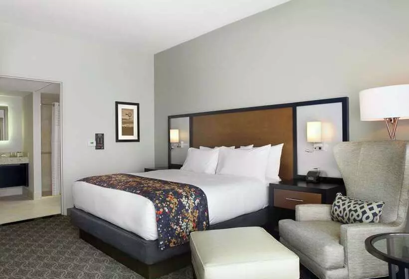 Hotel Doubletree By Hilton  Cedar Rapids Convention Complex