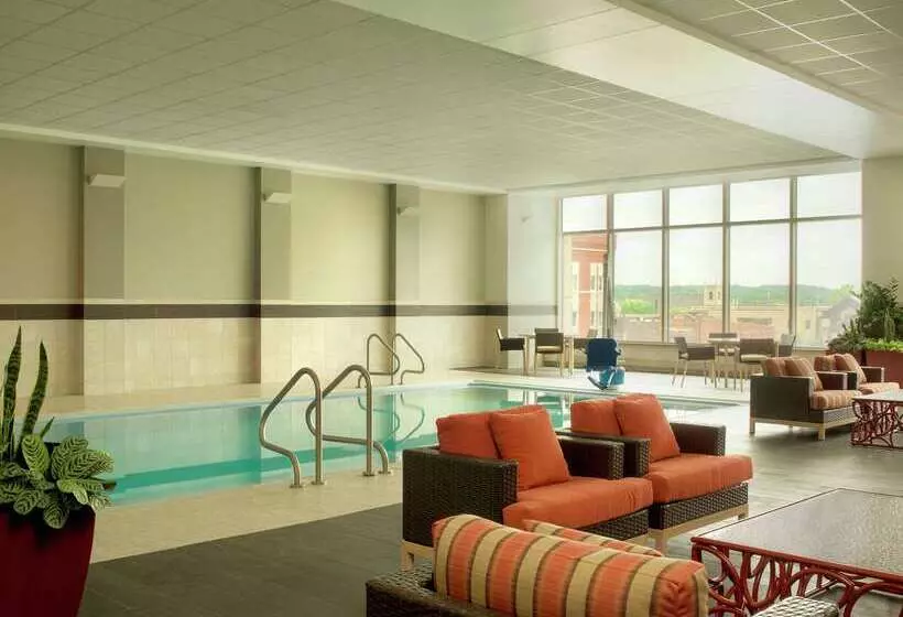 Hotel Doubletree By Hilton  Cedar Rapids Convention Complex