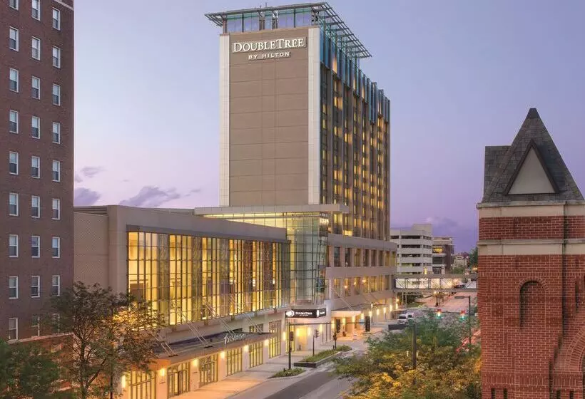 Hotel Doubletree By Hilton  Cedar Rapids Convention Complex