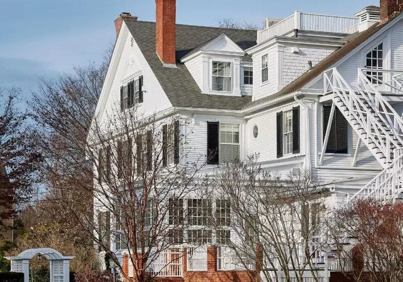 Отель Kennebunkport Captains Collection