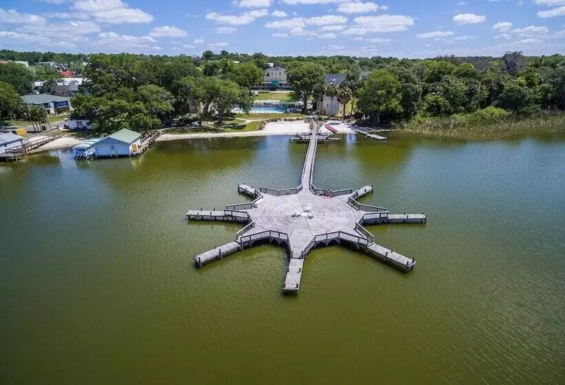 فندق Lakeside Inn On Lake Dora