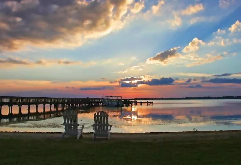 فندق Lakeside Inn On Lake Dora