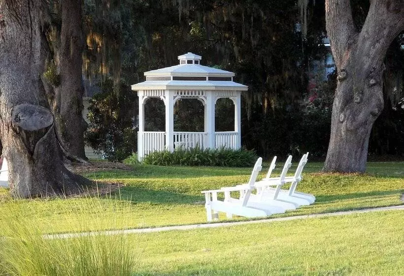 فندق Lakeside Inn On Lake Dora
