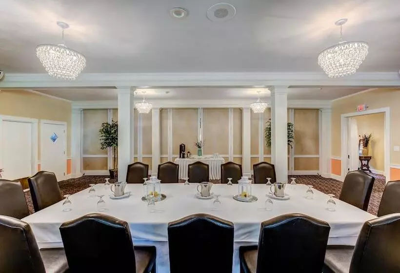 فندق Lakeside Inn On Lake Dora