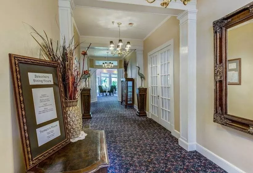 فندق Lakeside Inn On Lake Dora