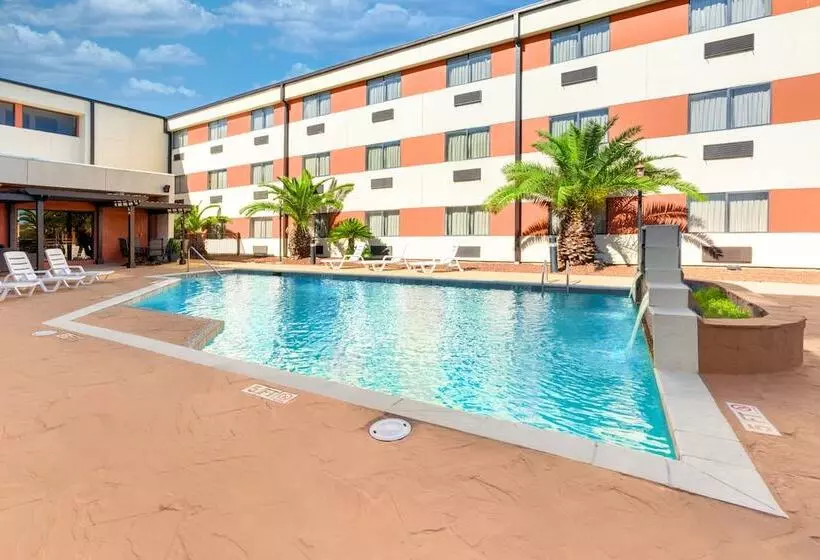 ホテル Ramada By Wyndham Houston Intercontinental Airport South