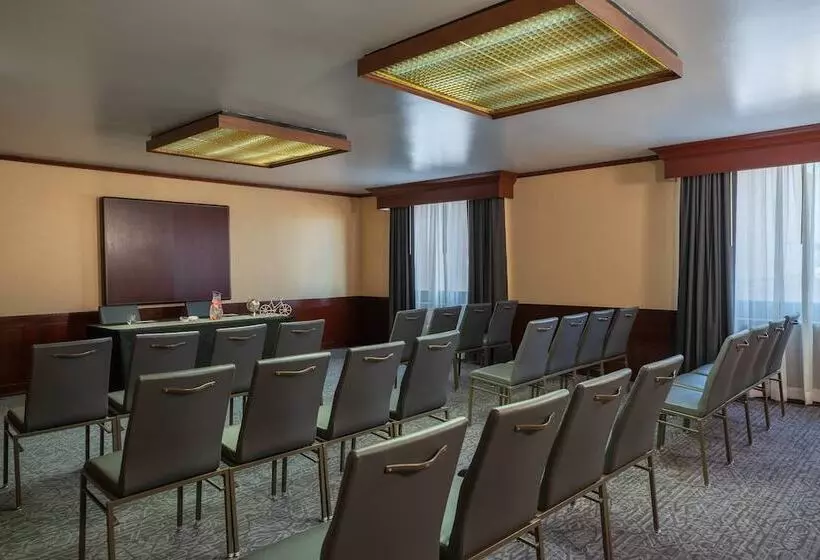 בית מלון כפרי Renaissance Dallas Addison