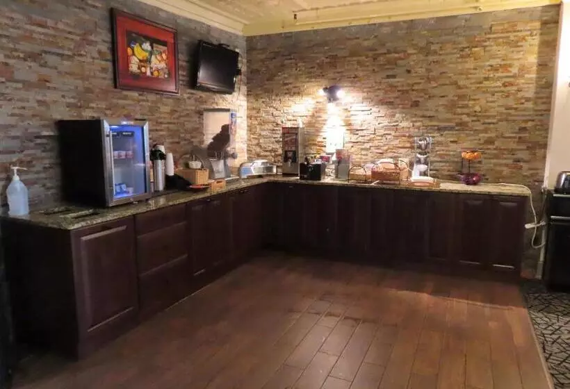 St Charles Hotel Downtown Hudson