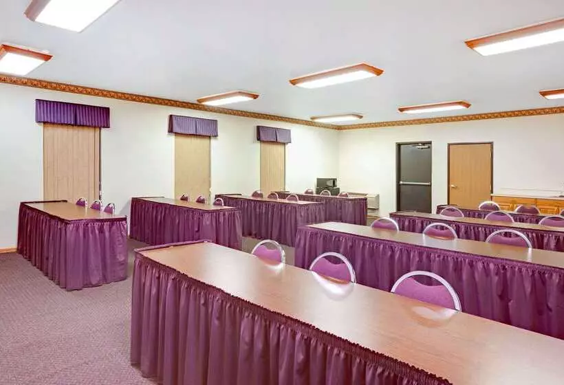 בית מלון כפרי Super 8 By Wyndham Aberdeen East