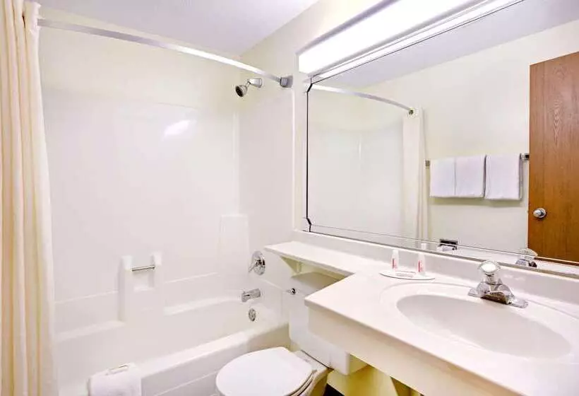 בית מלון כפרי Super 8 By Wyndham Aberdeen East