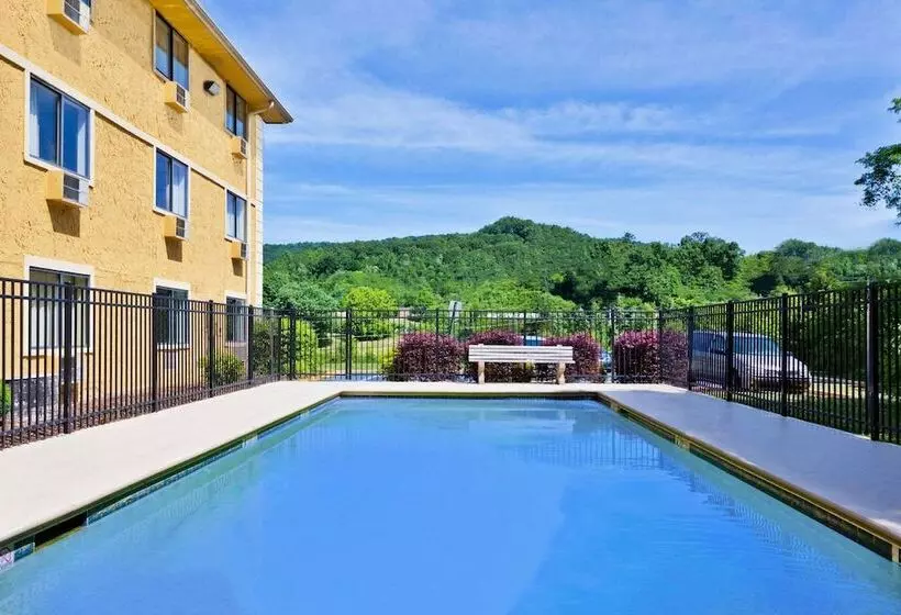 هتل Super 8 By Wyndham Chattanooga Lookout Mountain Tn