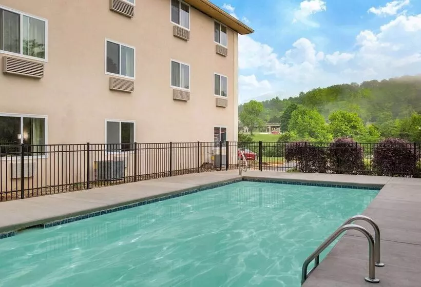 هتل Super 8 By Wyndham Chattanooga Lookout Mountain Tn