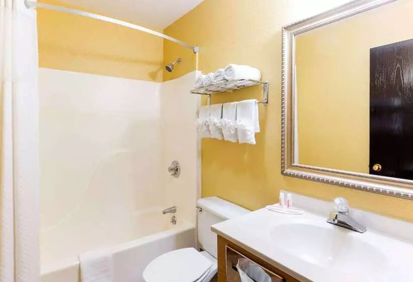 בית מלון כפרי Super 8 By Wyndham Richmond