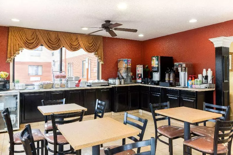 בית מלון כפרי Super 8 By Wyndham Richmond