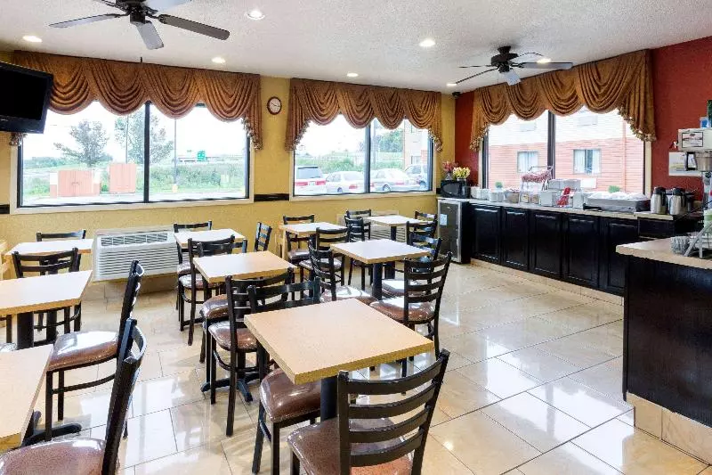 בית מלון כפרי Super 8 By Wyndham Richmond